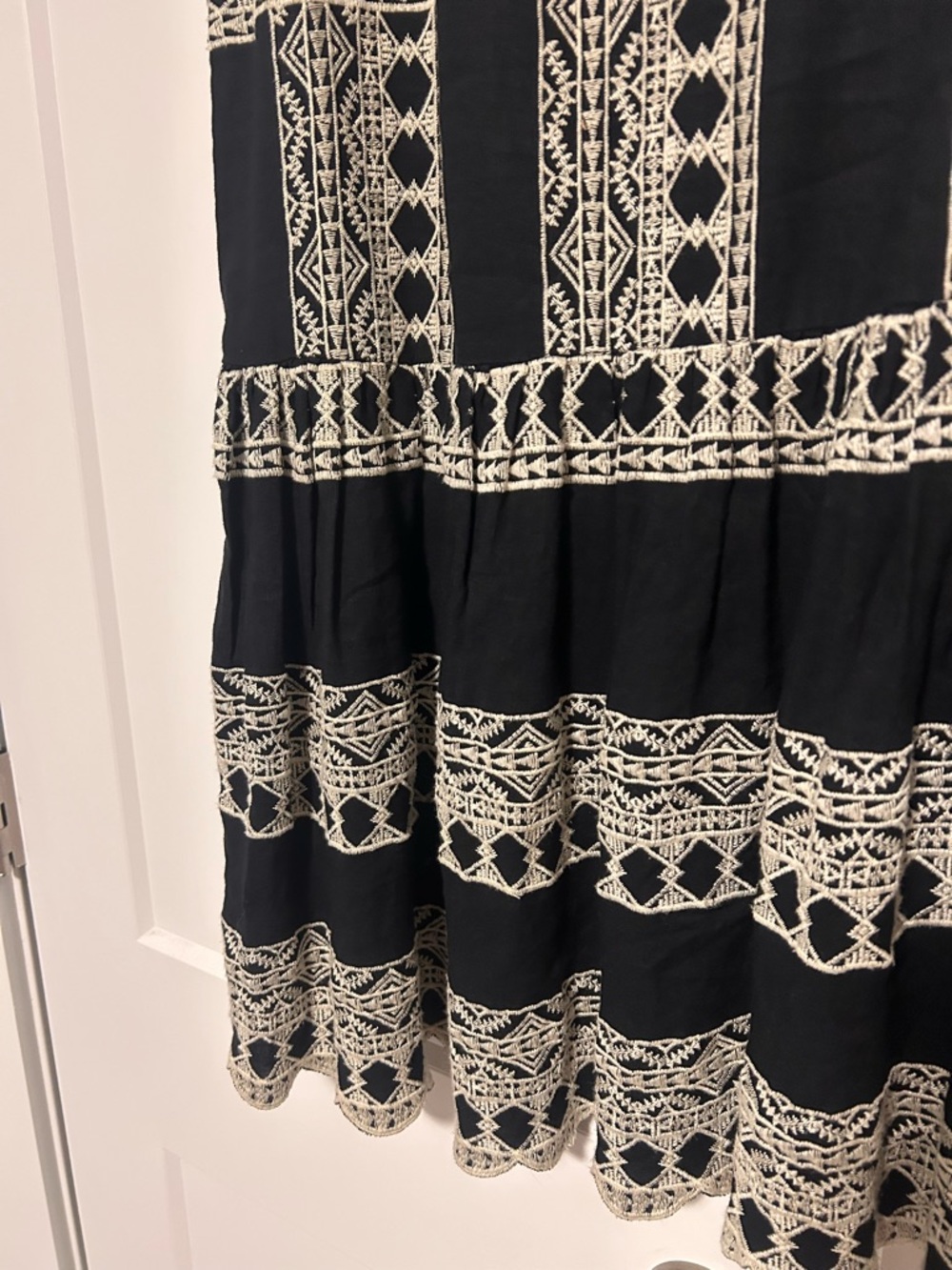 Zara Black White Embroidered
Midi Skirt With Ruffled Hem - Picture 3 of 4
